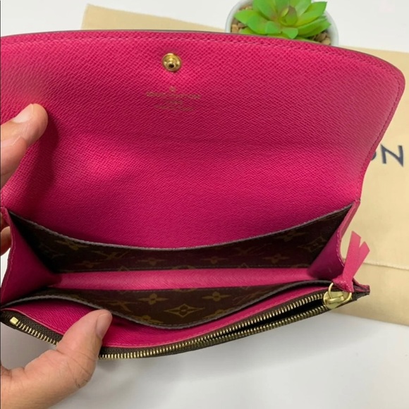 Louis Vuitton Emilie Wallet in Fuchsia Monogram - Picture 3 of 8